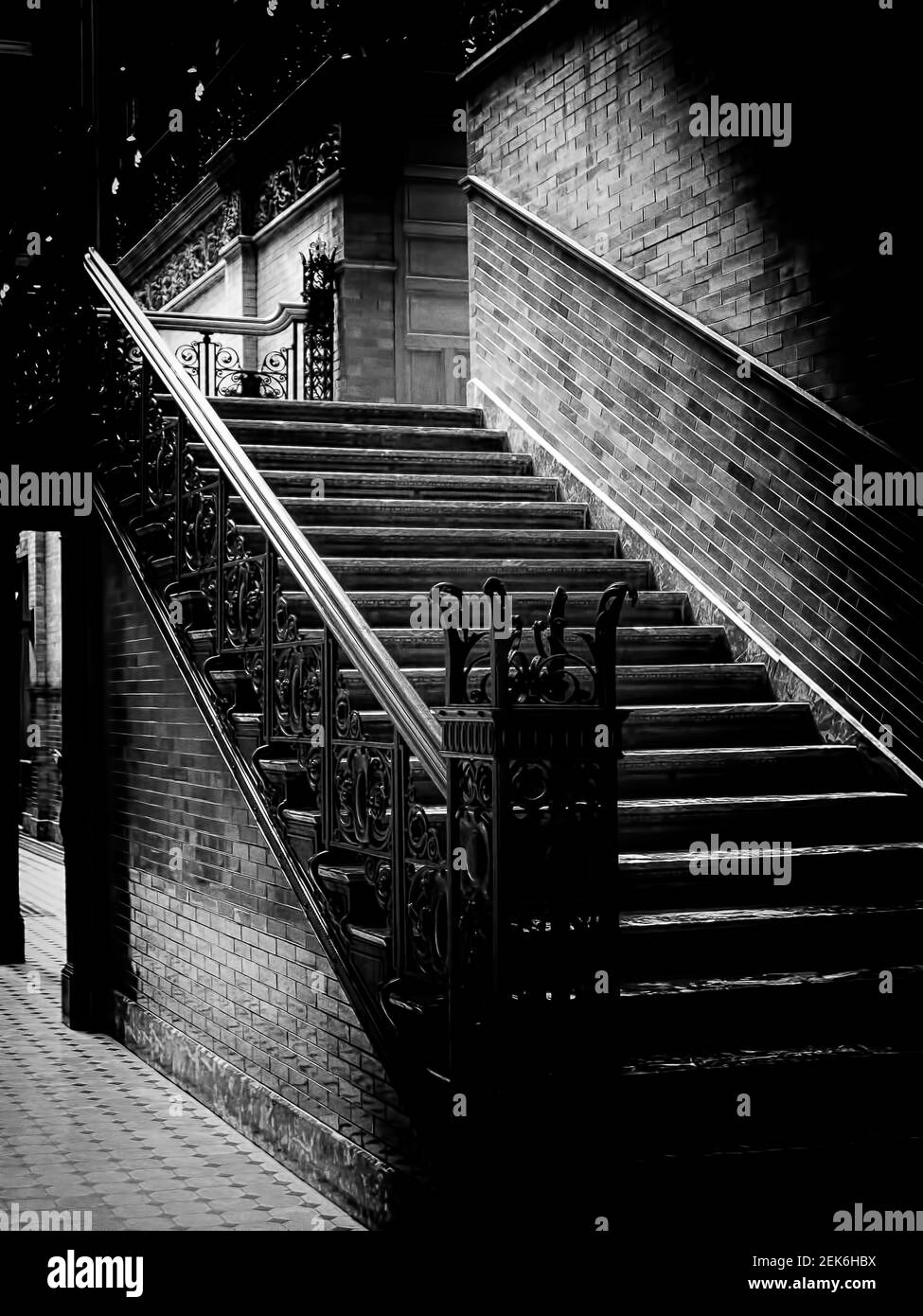 escaliers dans l'obscurité Banque D'Images