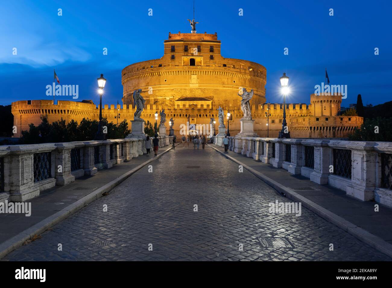 Italie, Rome, Castel Sant Angelo, pont Ponte St Angelo la nuit Banque D'Images