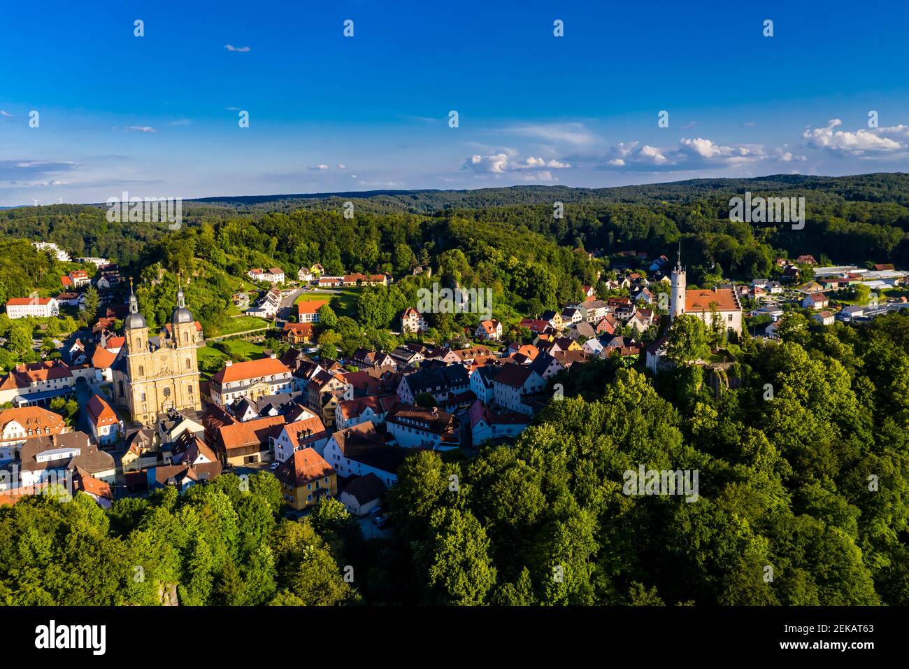 Allemagne, Bavière, Gossweinstein, vue aérienne du paysage urbain avec château et église Banque D'Images