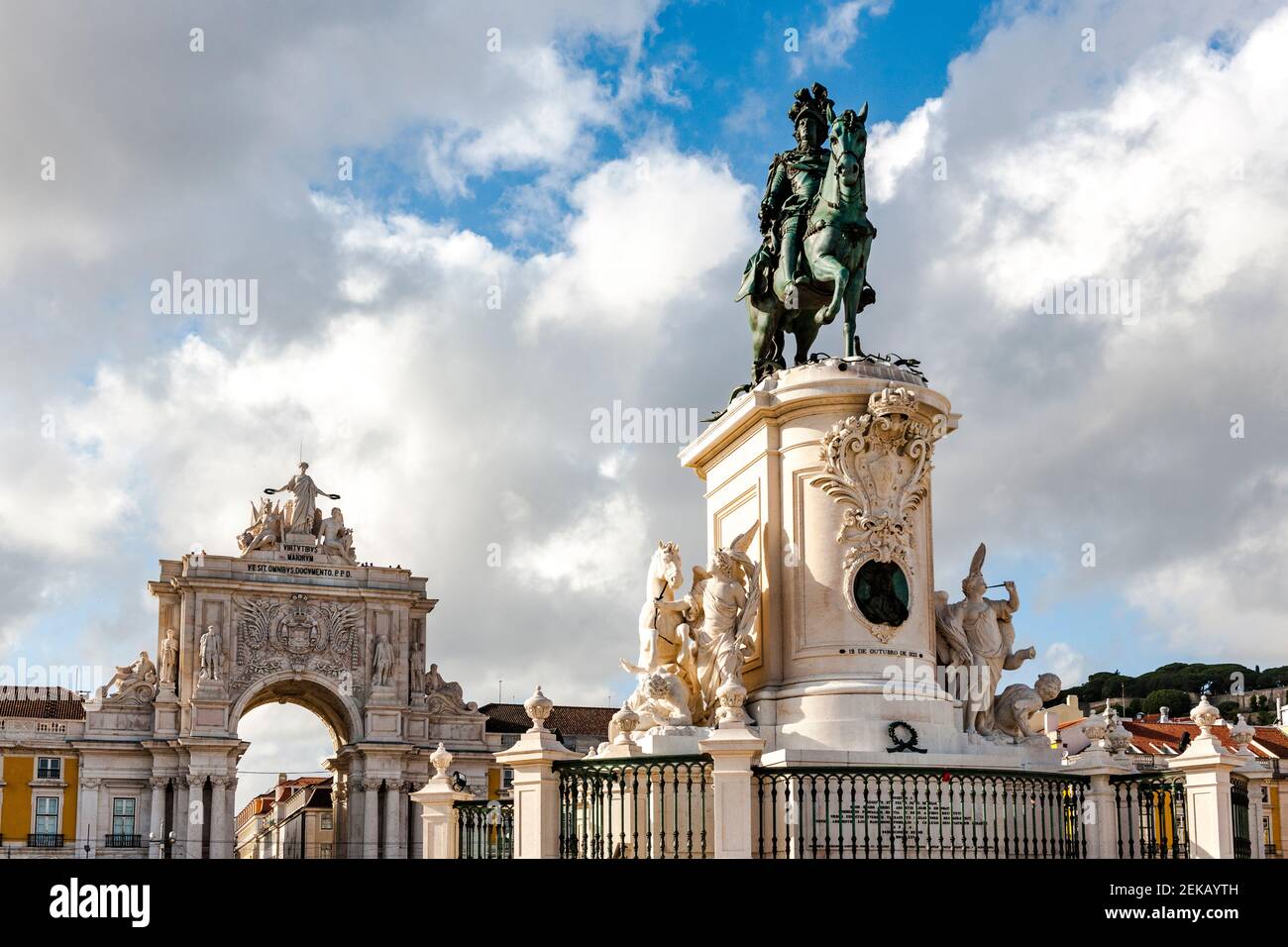 Portugal, Lisbonne, statue équestre du roi Jos I et Arco da Rua Augusta à PRAA do Comrcio Banque D'Images