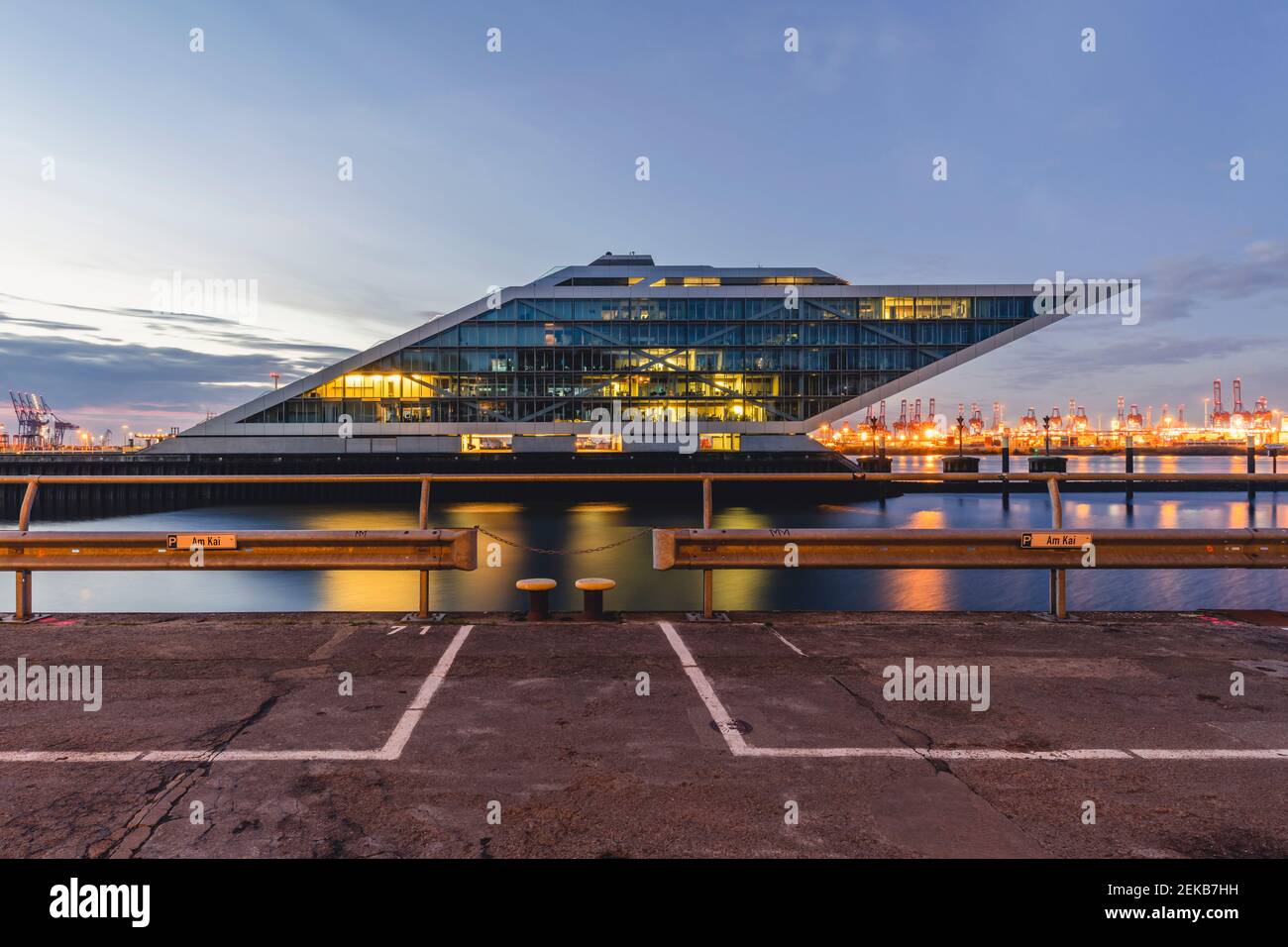 Allemagne, Hambourg, Dockland à l'heure bleue Banque D'Images