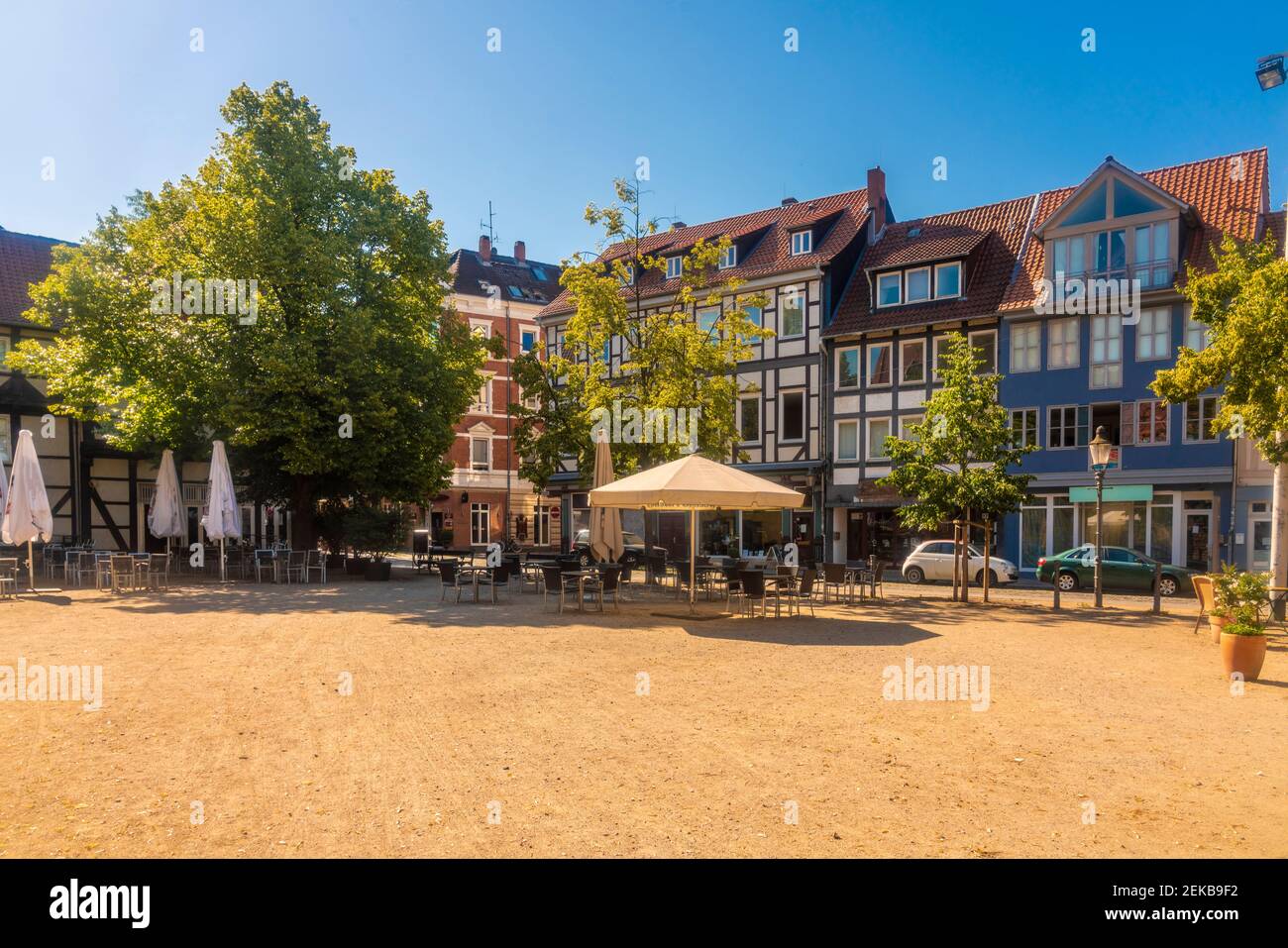 Allemagne, Basse-Saxe, Brunswick, maisons historiques à colombages entourant la place vide dans le quartier de Magniviertel Banque D'Images