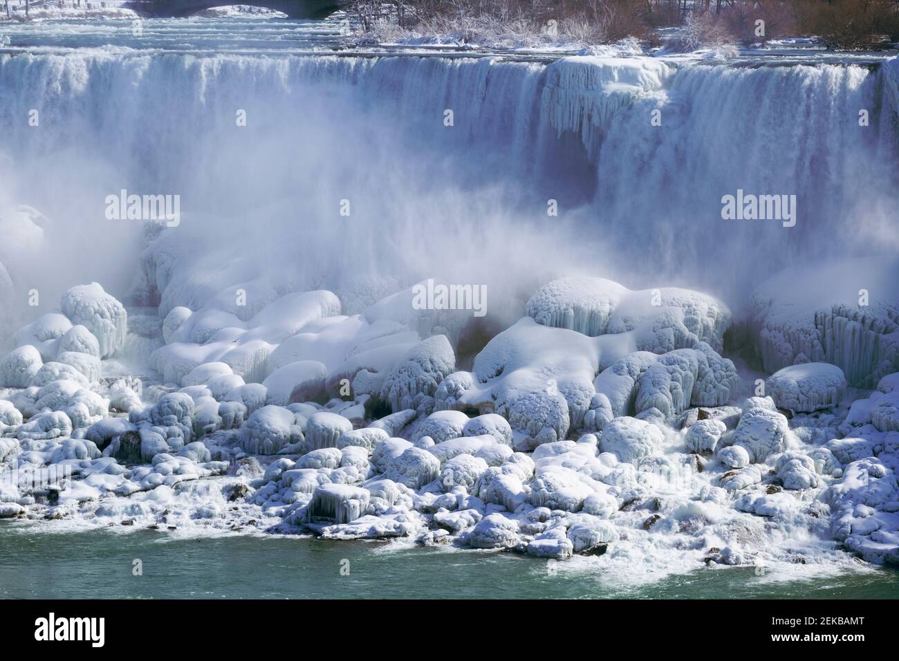 Niagara Falls Ontario Canada. Niagara Falls en hiver vue sur les chutes américaines à partir de la rive canadienne. Banque D'Images