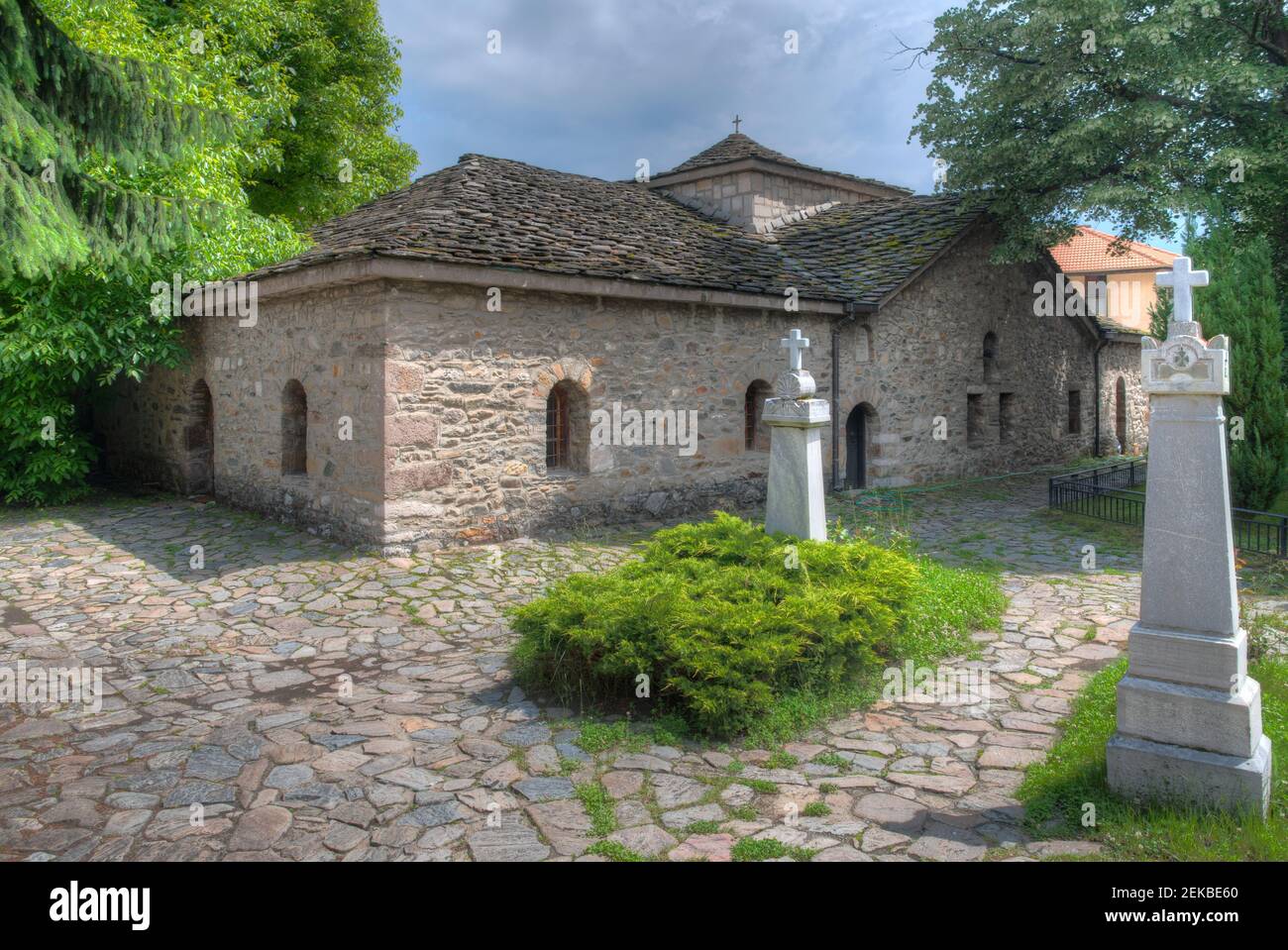 Vue sur l'ancienne église de Batak, Bulgarie Banque D'Images