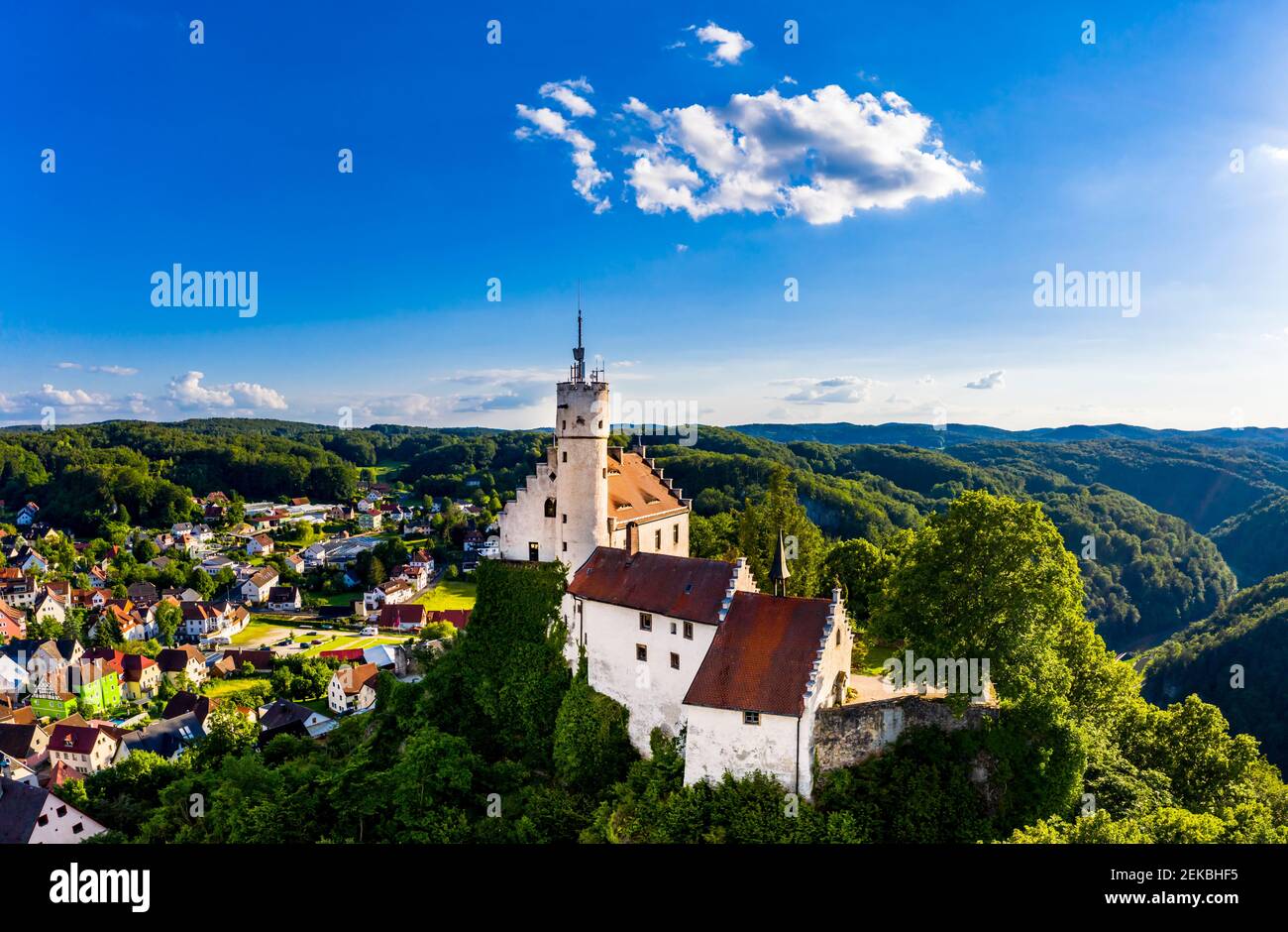 Allemagne, Bavière, Gossweinstein, vue aérienne du paysage urbain avec château et église Banque D'Images