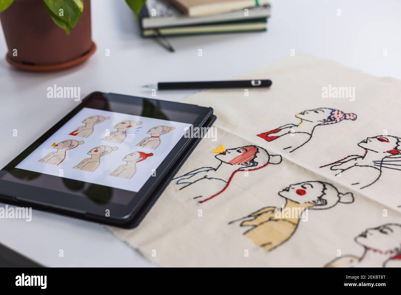 Tablette numérique en tissu avec motif brodé Banque D'Images