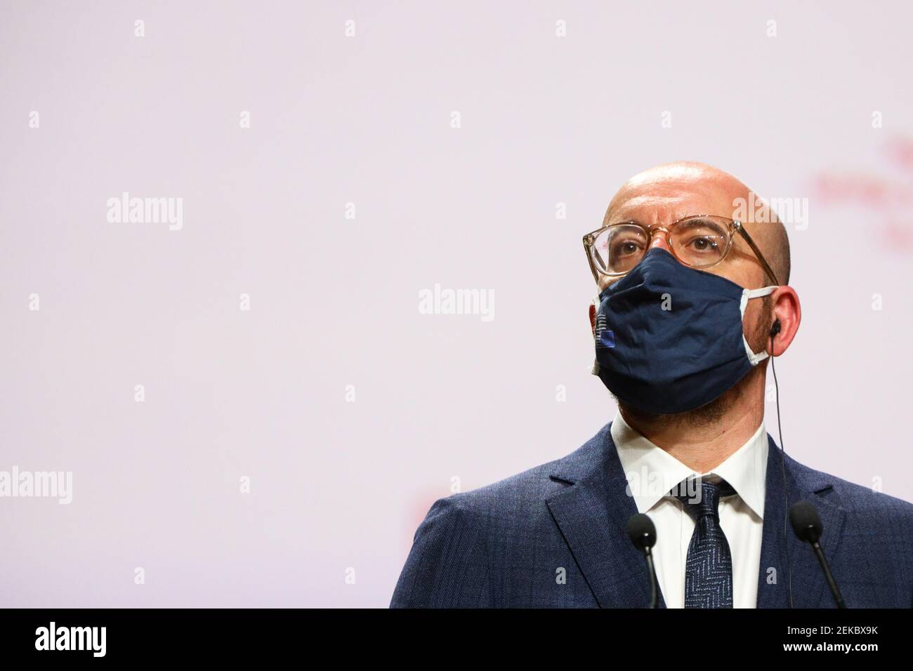 Président du Conseil européen Charles Michel vu lors de la conférence de presse. Sommet des chefs de gouvernement du Groupe de Visegrad (V4) à l'occasion Banque D'Images