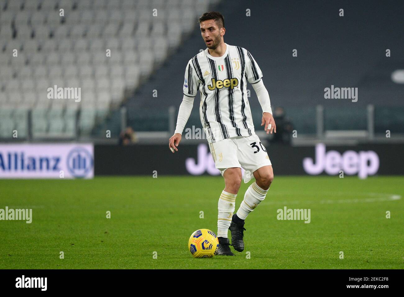 Turin, Italie. 22 février 2021. Rodrigo Bentancur de Juventus FC lors de la série UN match de football entre Juventus FC et FC Crotone. Les stades sportifs autour de l'Italie restent soumis à des restrictions strictes en raison de la pandémie du coronavirus, car les lois de distanciation sociale du gouvernement interdisent aux fans à l'intérieur des lieux, ce qui entraîne le jeu derrière des portes fermées. Juventus a remporté 3-0 victoires sur FC Crotone. (Photo par Alberto Gandolfo/Pacific Press/Sipa USA) Credit: SIPA USA/Alay Live News Banque D'Images