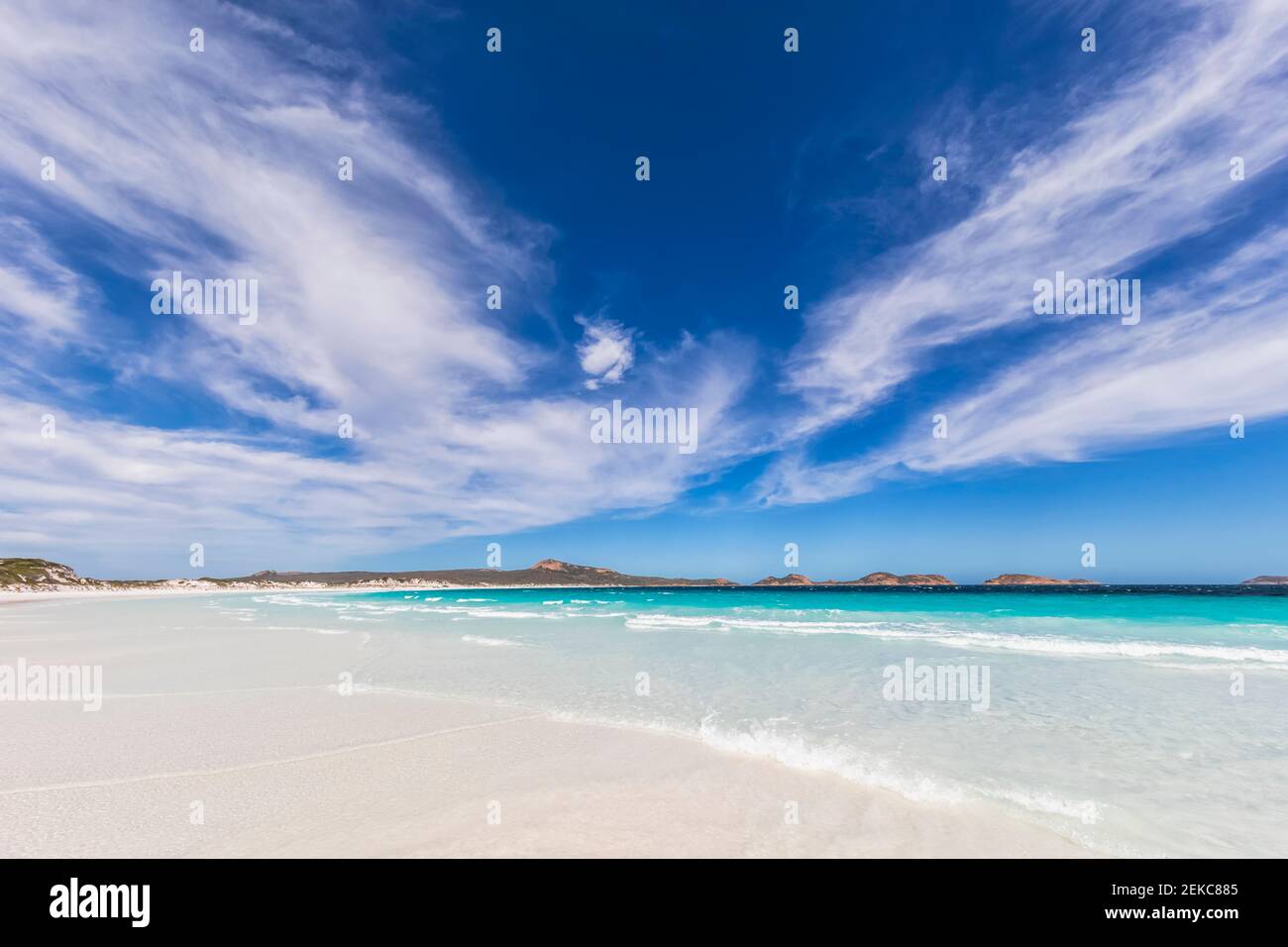 Wave sur une plage de sable, Australie occidentale Banque D'Images