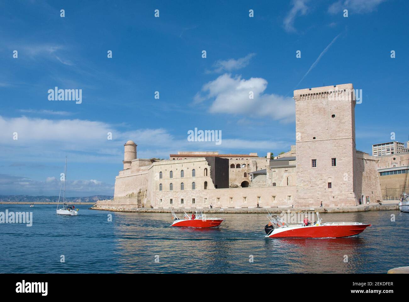 Vieux château 'Saint Jean' et le port 'Vieux Port' de Marseille dans le sud  de la France Photo Stock - Alamy