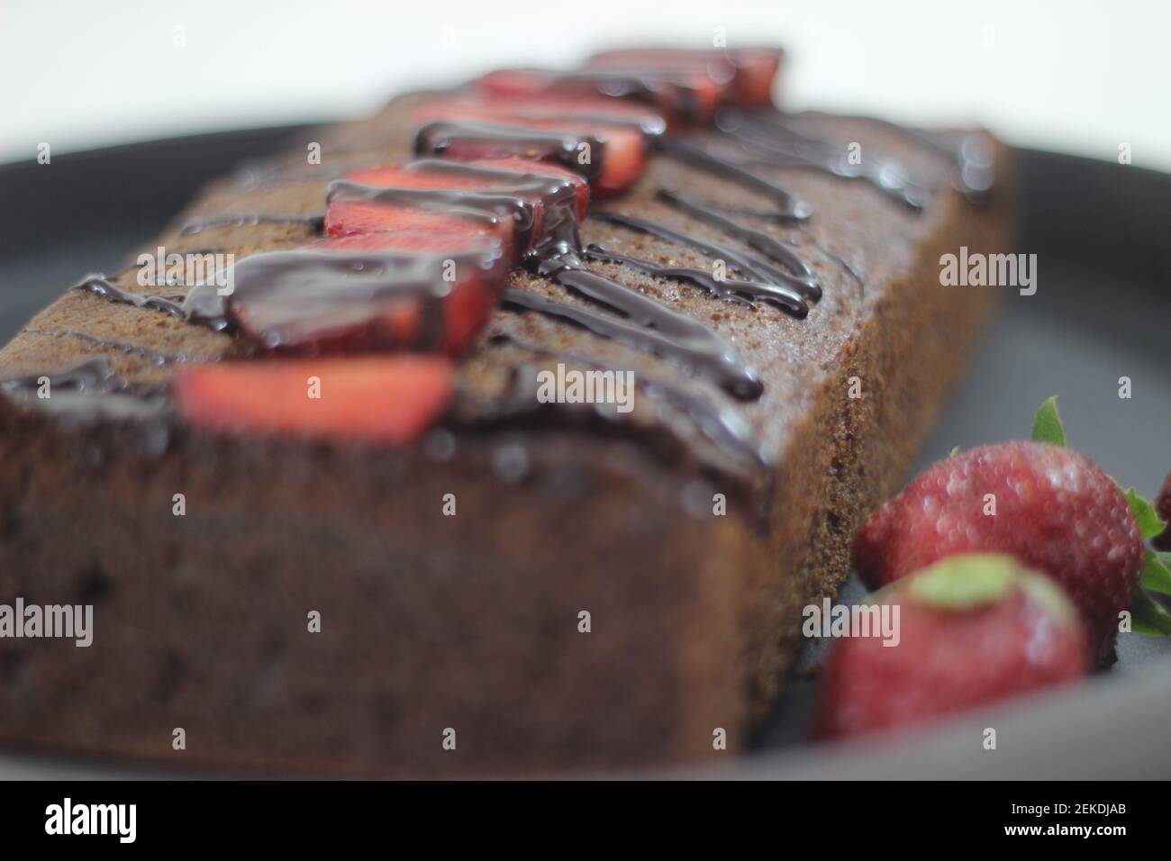 Gateau Au Chocolat Au Millet Un Gateau Au Chocolat Maison Et Sain Fait Avec De La Farine De Millet Au Lieu De Farine Tout Usage Decore D Un Genereux Photo Stock Alamy