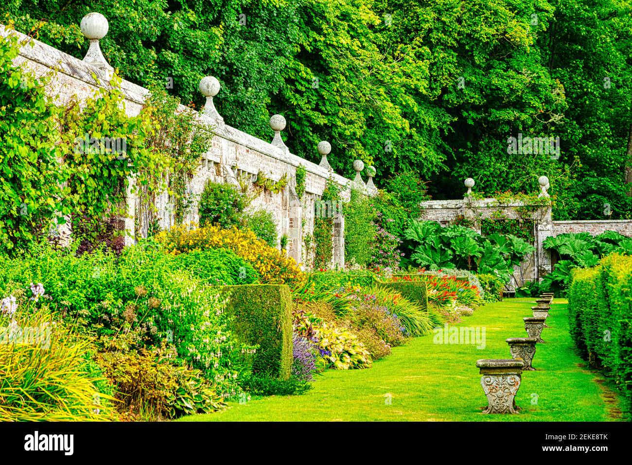 Jardins au château de Dunrobin siège familial du comte de Sutherland et mis en place par l'architecte Sir Charles Barry en 1850.Golspie, Écosse Banque D'Images