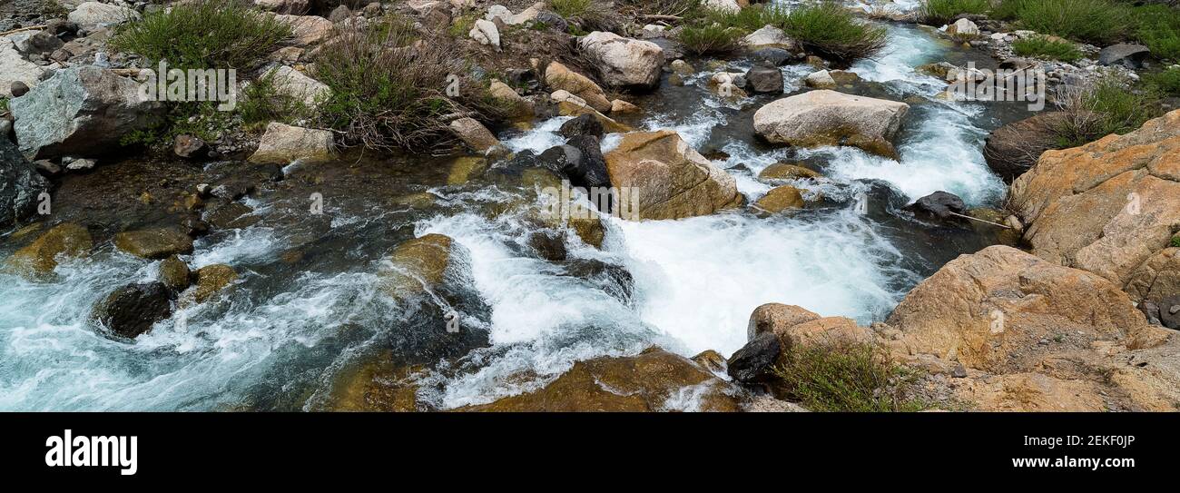 Ruisseau de montagne rapide, Sonora Pass, comté de Mono, Californie, États-Unis Banque D'Images
