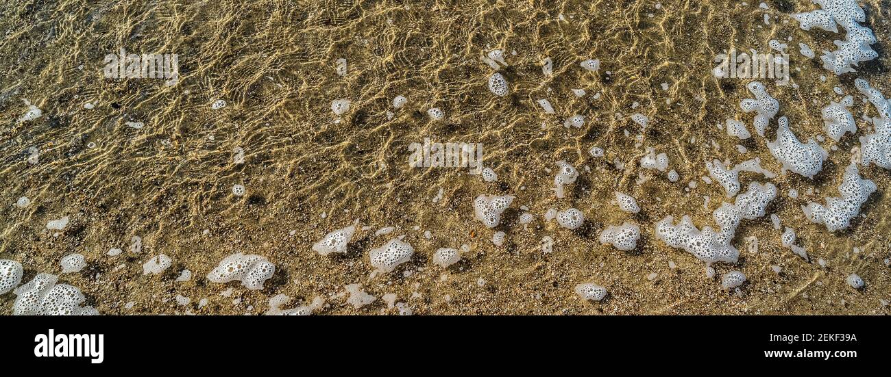 Eau sur plage de sable, plage de Garrapata, parc national de Garrapata, Carmel, comté de Monterey, Californie, États-Unis Banque D'Images