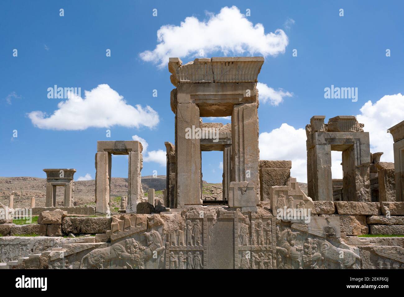 Ruines, statues et peintures murales de l'ancienne ville persane de Persepolis en Iran. Vestiges les plus célèbres de l'ancien empire persan. Banque D'Images