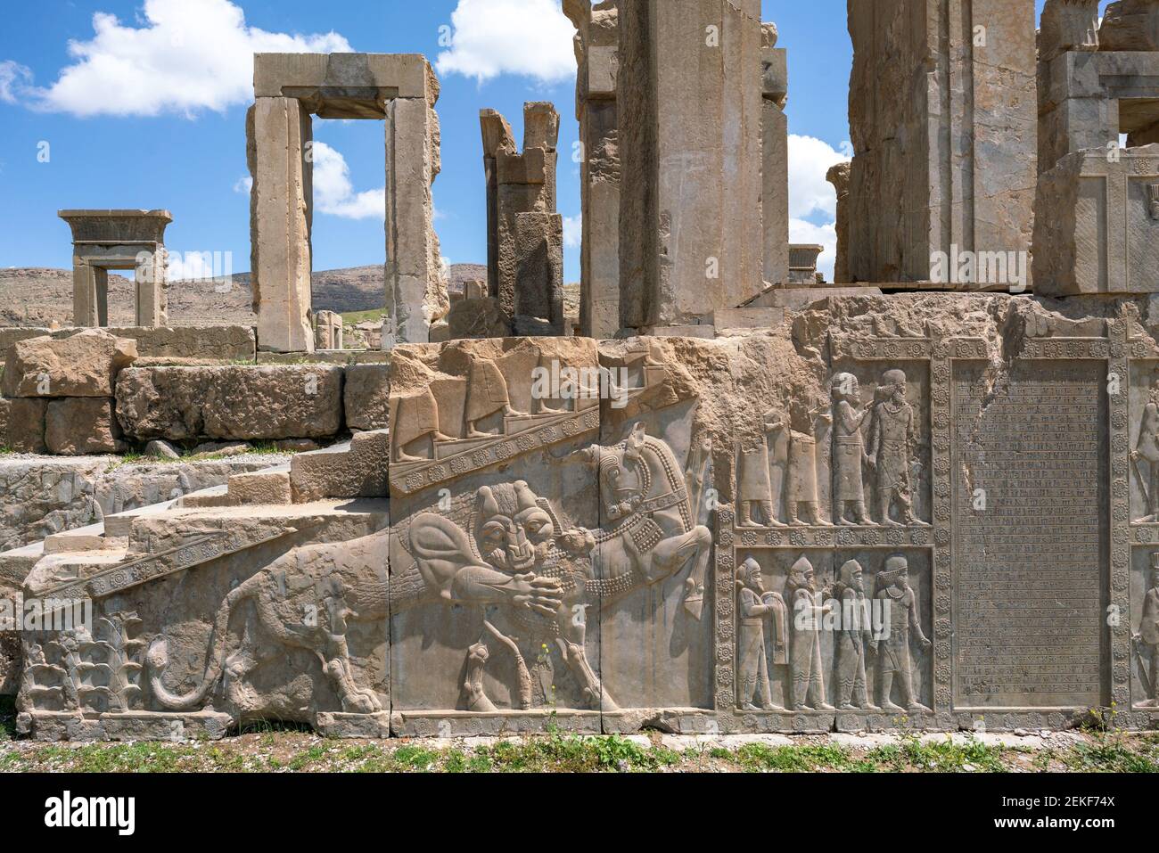 Ruines, statues et peintures murales de l'ancienne ville persane de Persepolis en Iran. Vestiges les plus célèbres de l'ancien empire persan. Banque D'Images