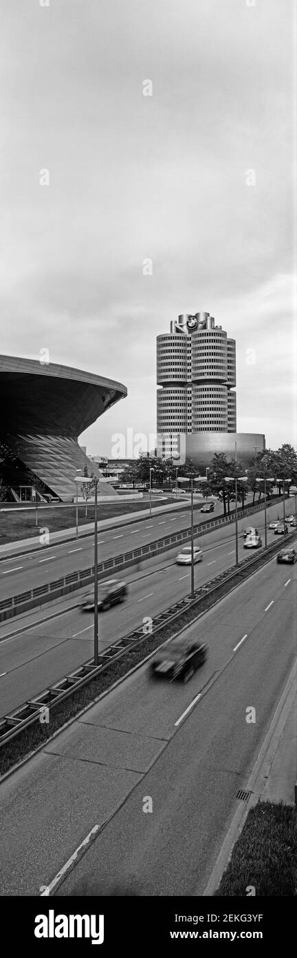 BMW World et le siège de BMW, Munich, Bavière, Allemagne Banque D'Images