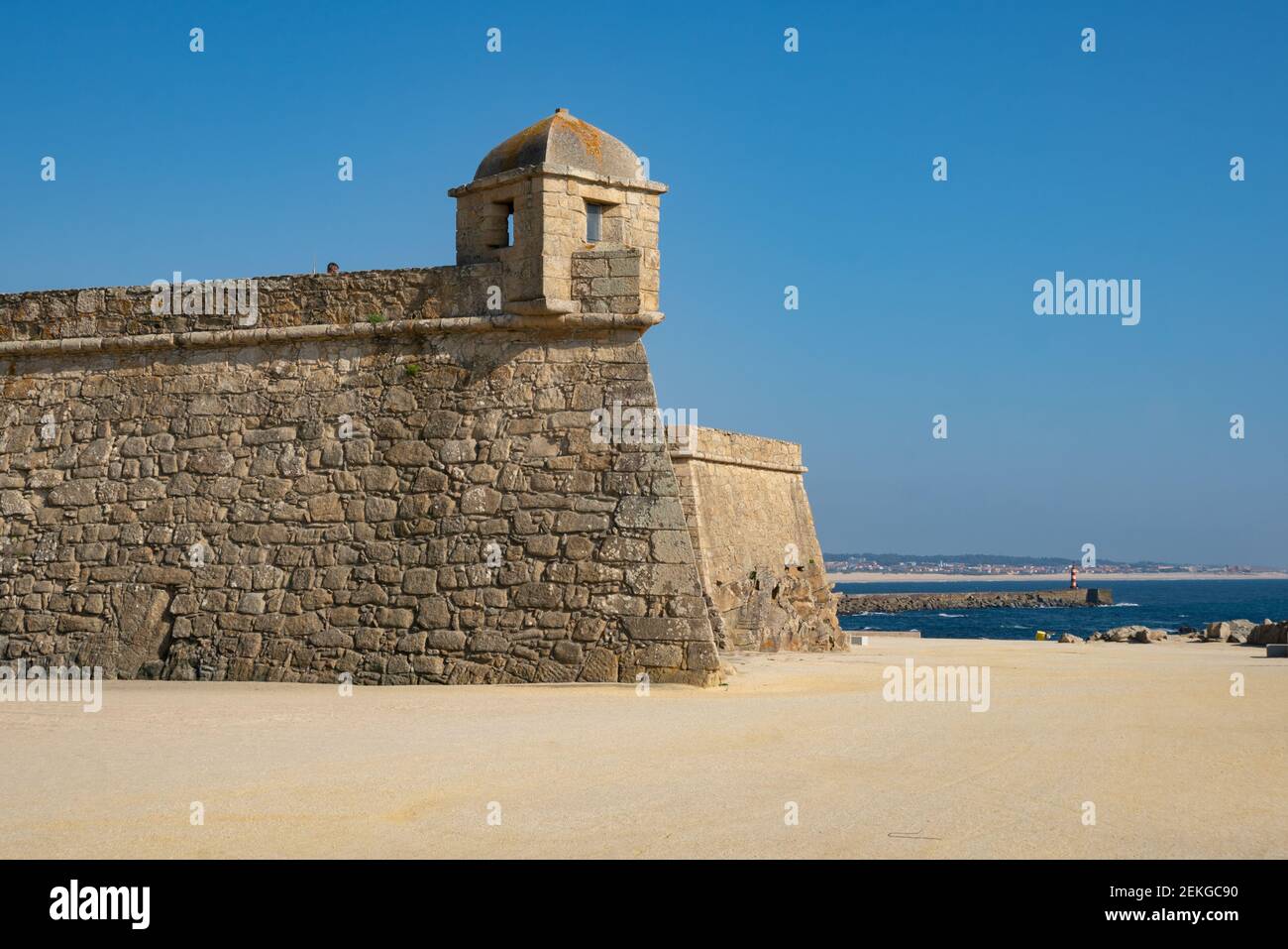 Vila do Conde fort à côté de la plage par une journée ensoleillée, au Portugal Banque D'Images