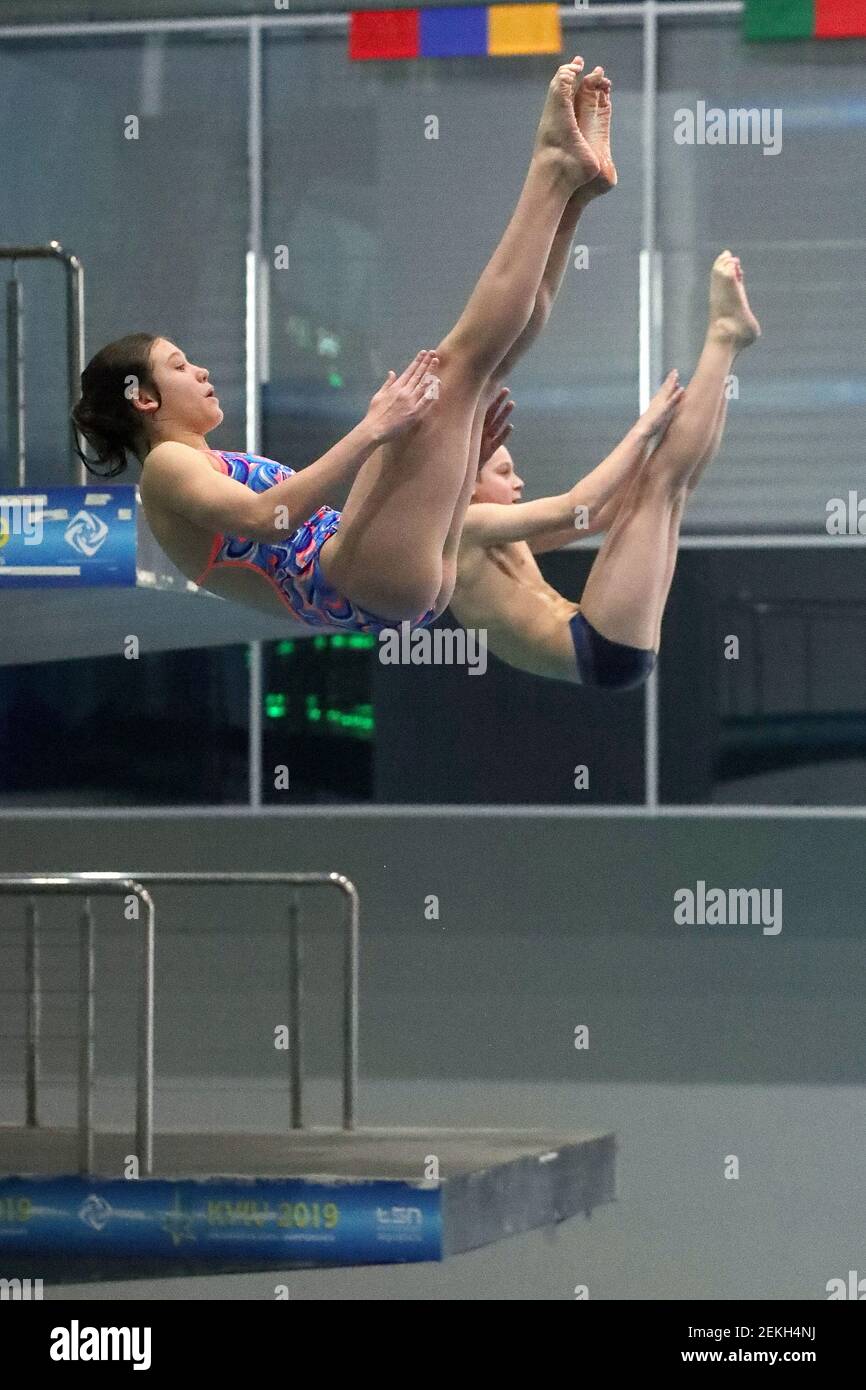 Non exclusif: KIEV, UKRAINE - 19 FÉVRIER 2021 - Yevheniia Loukachenko et Kyrylo Pataïev d'Ukraine se produire pendant la coupe de plongée ouverte ukrainienne 202 Banque D'Images