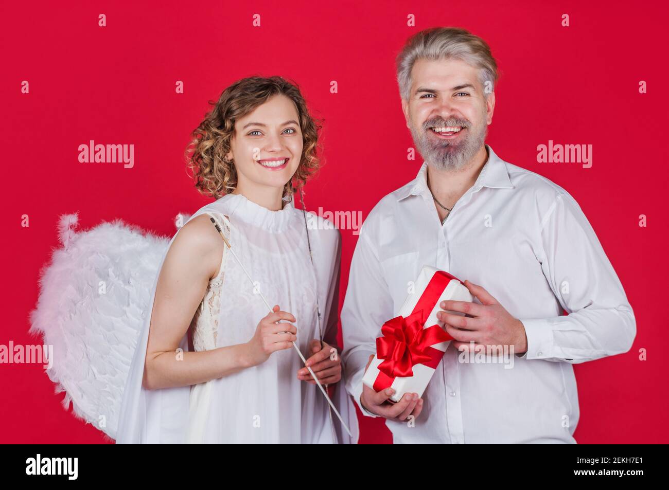 Amour. Saint-Valentin couple. Femme ange Cupid. Couple de cupids. Saint Valentin. Relations. Banque D'Images