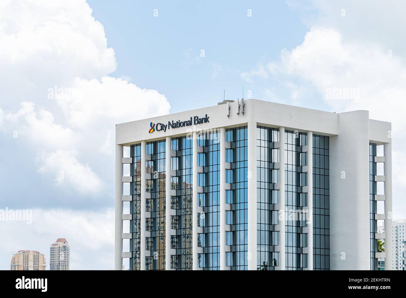 Miami, États-Unis - 2 mai 2018 : panneau du bâtiment local du siège social de la City National Bank, filiale de la Banque Royale du Canada, en Floride Banque D'Images