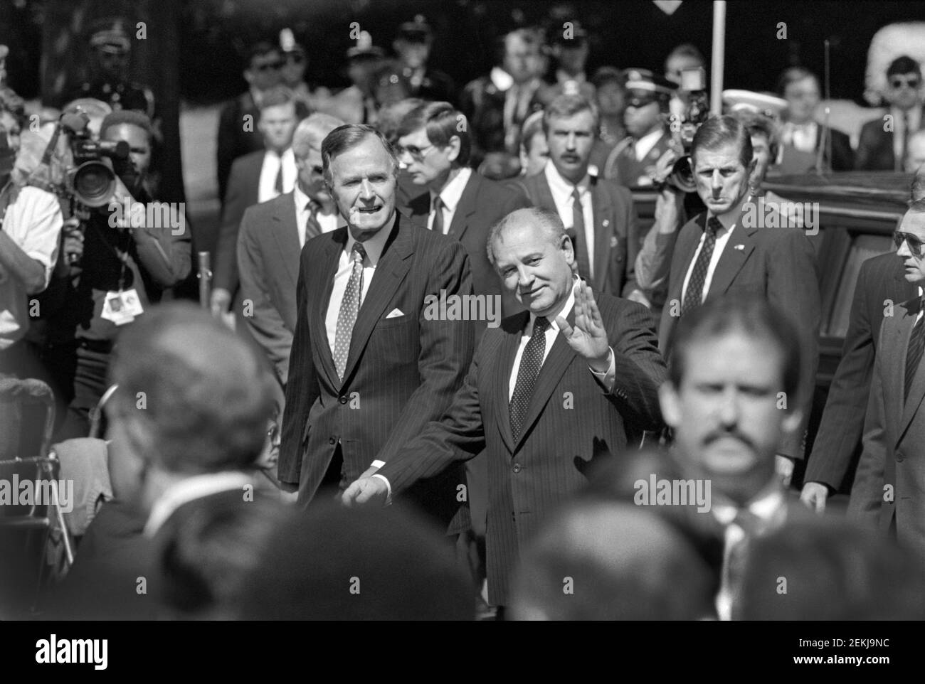 Cérémonie d'arrivée au sommet Union soviétique-États-Unis avec le président américain George H.W. Bush et le président soviétique Mikhaïl Gorbatchev, Washington, D.C., États-Unis, R. Michael Jenkins, 31 mai 1990 Banque D'Images