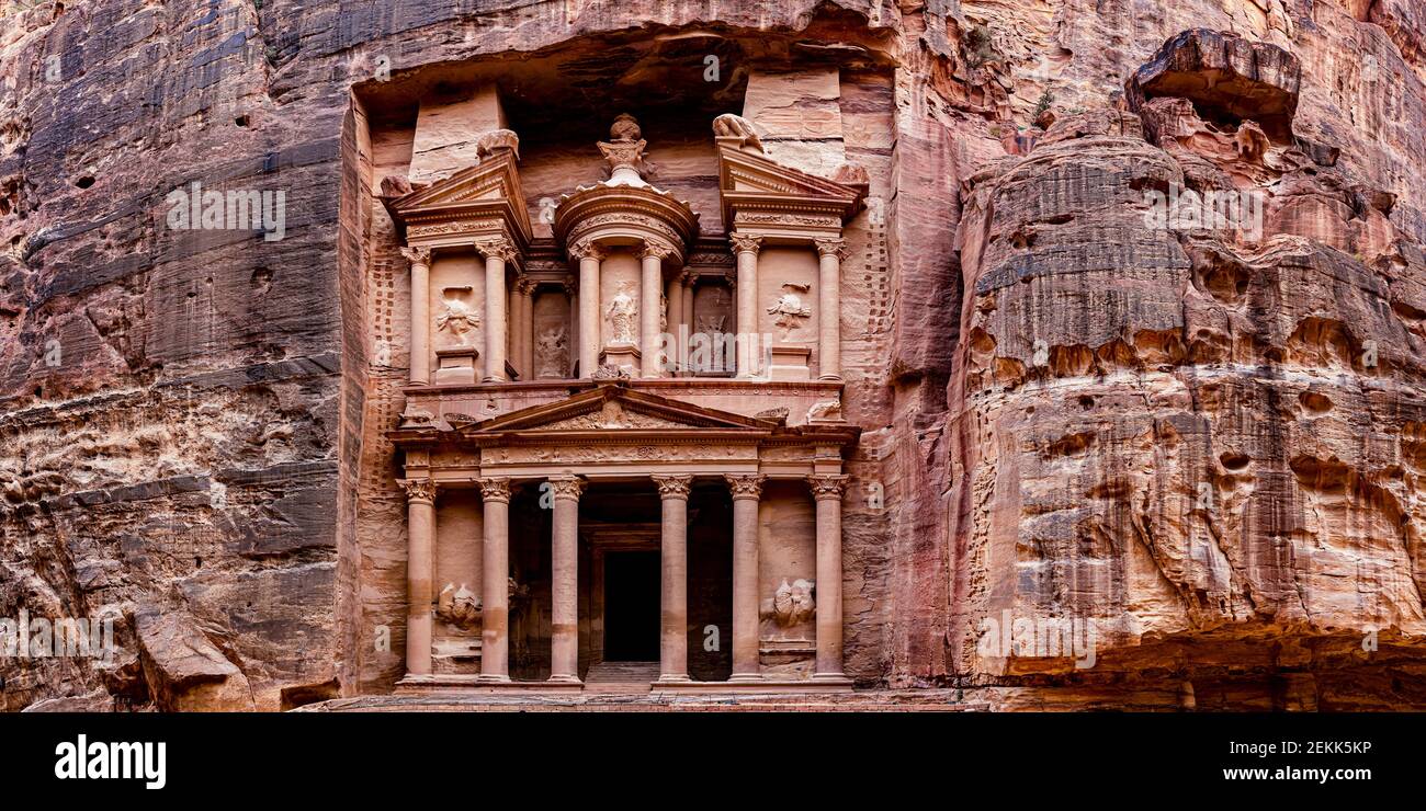 Formations rocheuses avec Treasury, Petra, Jordanie Banque D'Images