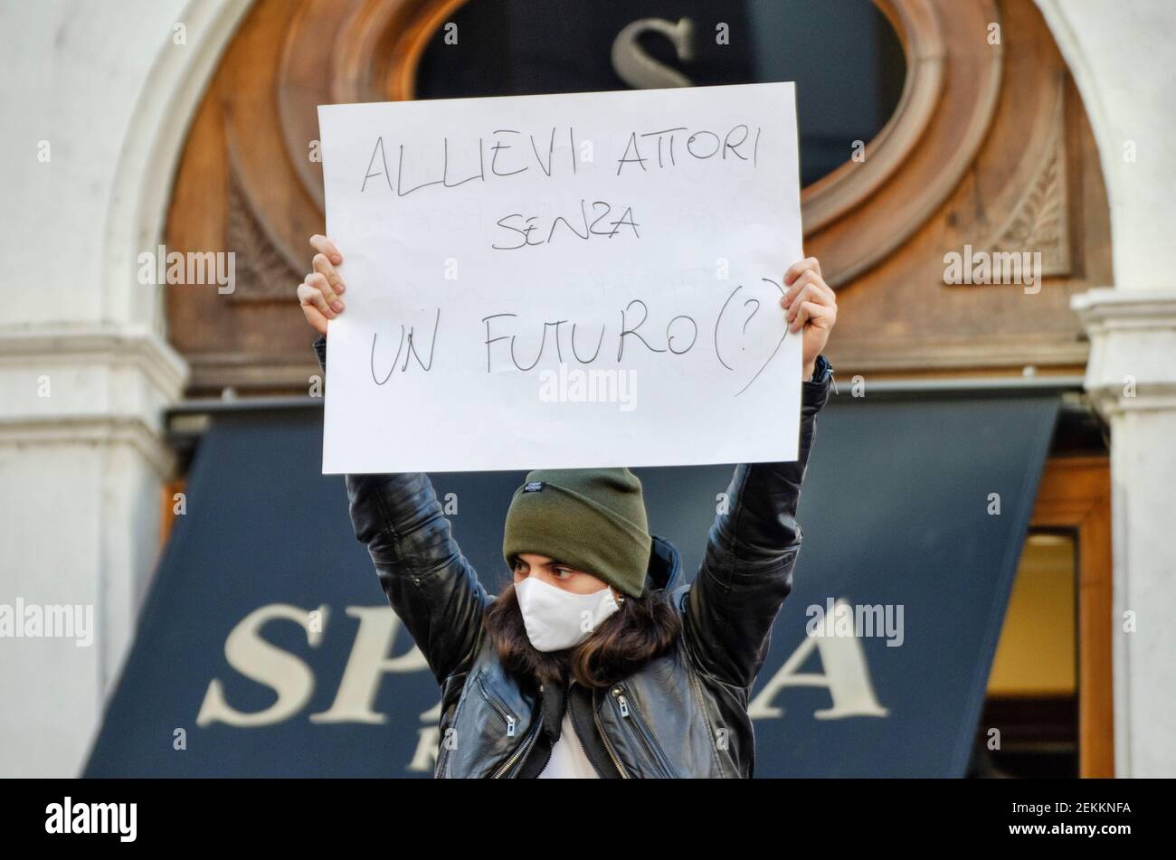 Rome, Italie. 23 février 2021. Acteurs, danseurs, travailleurs du secteur de l'art et du divertissement manifestation nationale contre les restrictions de Covid-19, sur la place Montecitorio, en dehors du Parlement italien crédit: LSF photo/Alamy Live News Banque D'Images