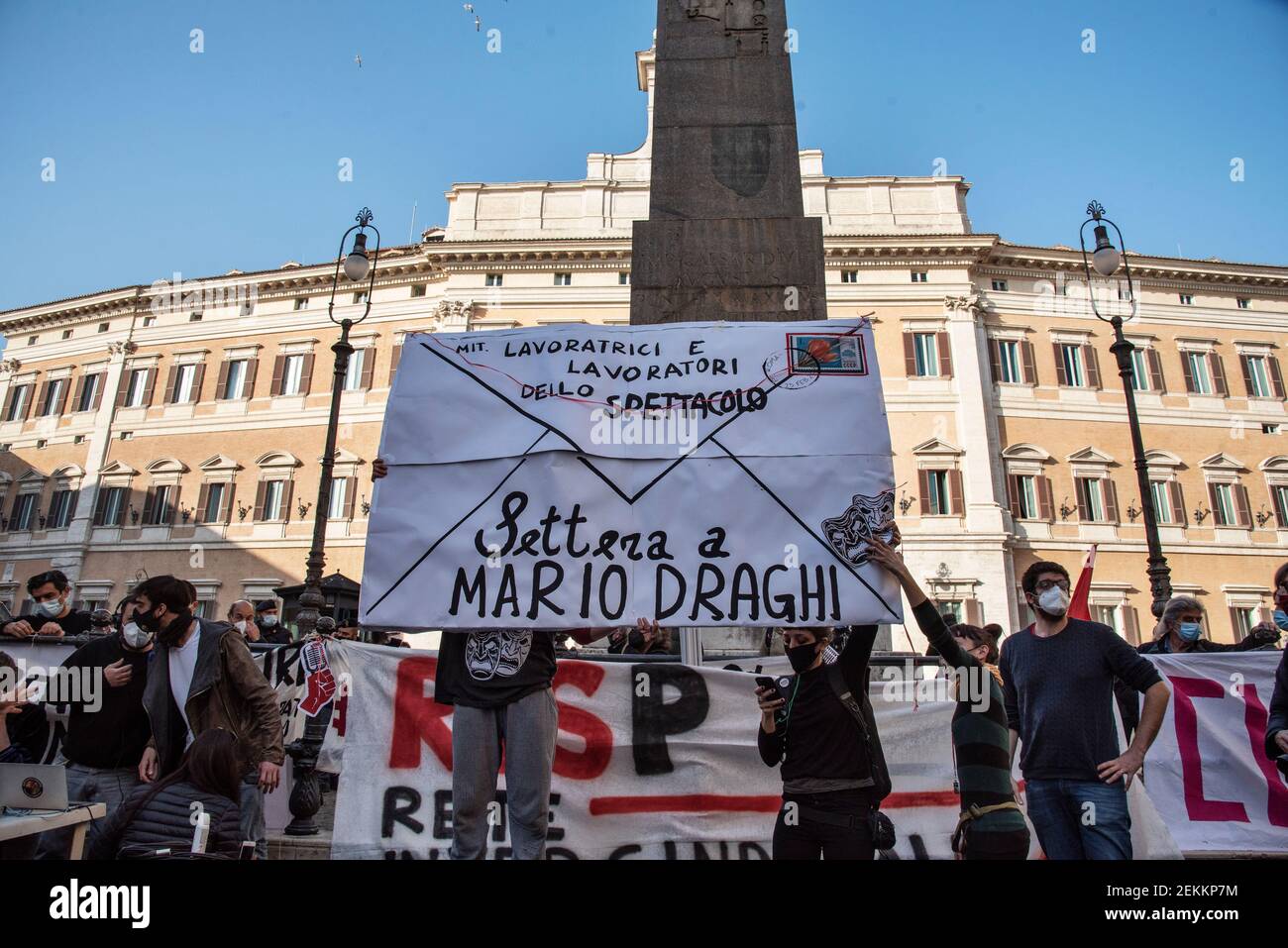 Rome, Italie. 23 février 2021. Acteurs, danseurs, travailleurs du secteur de l'art et du divertissement manifestation nationale contre les restrictions de Covid-19, sur la place Montecitorio, en dehors du Parlement italien crédit: LSF photo/Alamy Live News Banque D'Images