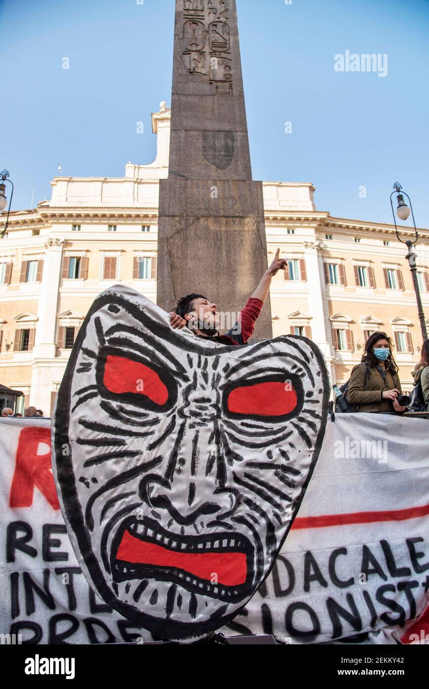 Rome, Italie. 23 février 2021. Acteurs, danseurs, travailleurs du secteur de l'art et du divertissement manifestation nationale contre les restrictions de Covid-19, sur la place Montecitorio, en dehors du Parlement italien crédit: LSF photo/Alamy Live News Banque D'Images