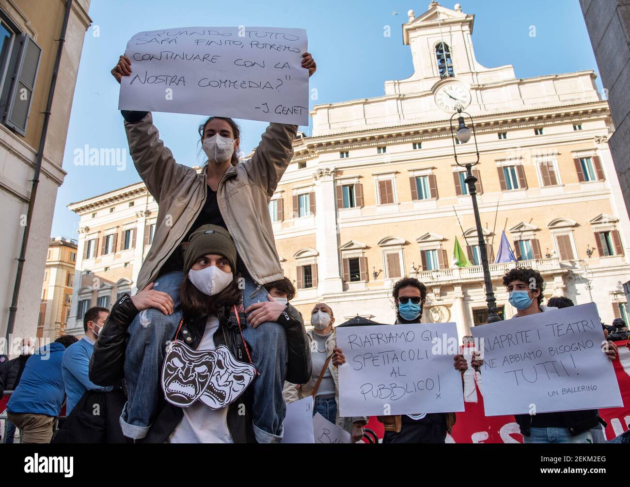 Rome, Italie. 23 février 2021. Acteurs, danseurs, travailleurs du secteur de l'art et du divertissement manifestation nationale contre les restrictions de Covid-19, sur la place Montecitorio, en dehors du Parlement italien crédit: LSF photo/Alamy Live News Banque D'Images