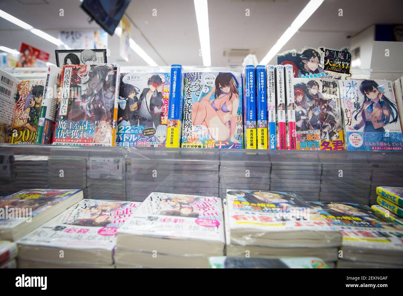 Mangas exposés dans une librairie manga à Ikebukuro. Les cartes
