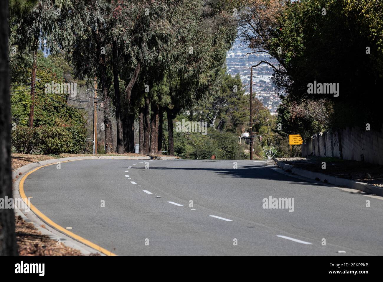 Los Angeles, États-Unis. 23 février 2021. Hawthorne blvd. Où Tiger Woods a détruit un 4x4 Genesis GV80. 2/23/2021 Los Angeles, CA USA (photo de Ted Soqui/Sipa USA) crédit: SIPA USA/Alay Live News Banque D'Images