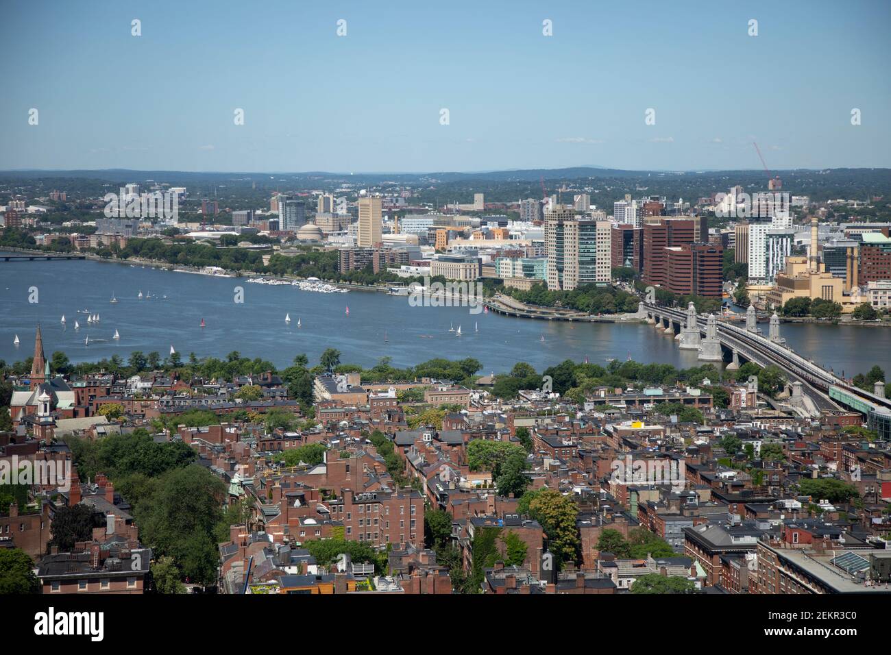 Une vue aérienne grand angle de Beacon Hill, le pont de Longfellow au-dessus de la rivière Charles et Cambridge ma USA. Banque D'Images