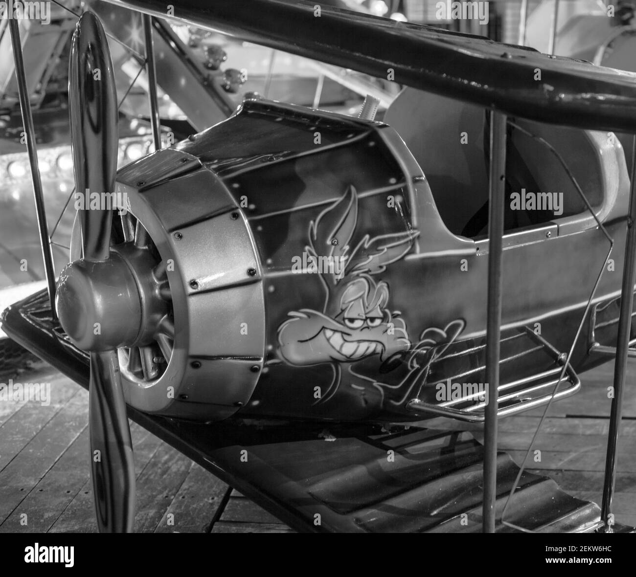 Wile E Coyote, promenade pour enfants, avion, avion, parc d'attractions, fun fair, looney tunes, approprié, violation des droits d'auteur, violation des droits d'auteur Banque D'Images