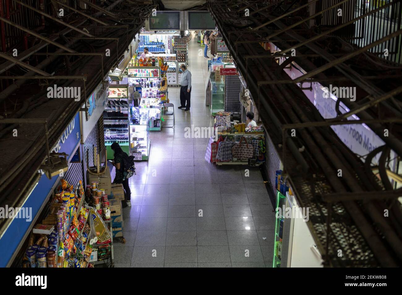 Hong Kong, Chine : 11 octobre 2020. À l'intérieur des célèbres maisons Chungking situées au 36–44 Nathan Road à Tsim Sha Tsui, Kowloon, Hong Kong. Bien que construit comme Banque D'Images