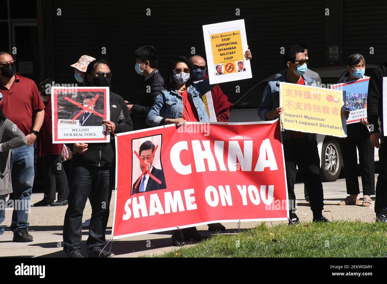 20 février 2021 : manifestation pour mettre fin à la tuerie en Birmanie et pour faire honte au gouvernement chinois et russe d'avoir soutenu le coup d'Etat du Myanmar. Emplacement à Los Angeles par l'ambassade chinoise. (Image crédit : © Catherine BauknightZUMA Wire) Banque D'Images