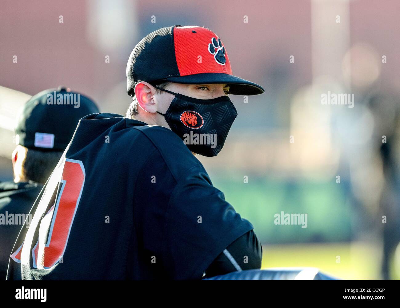 Edmond, OK, États-Unis. 23 février 2021. Le pichet de l'est du Centre Davis Rogers (10) regarde pendant un match de baseball entre les Tigers de l'est de l'Université Central et l'Université de Central Oklahoma Bronchos au stade Wendell Simmons Field à Edmond, OK. Gray Siegel/CSM/Alamy Live News Banque D'Images