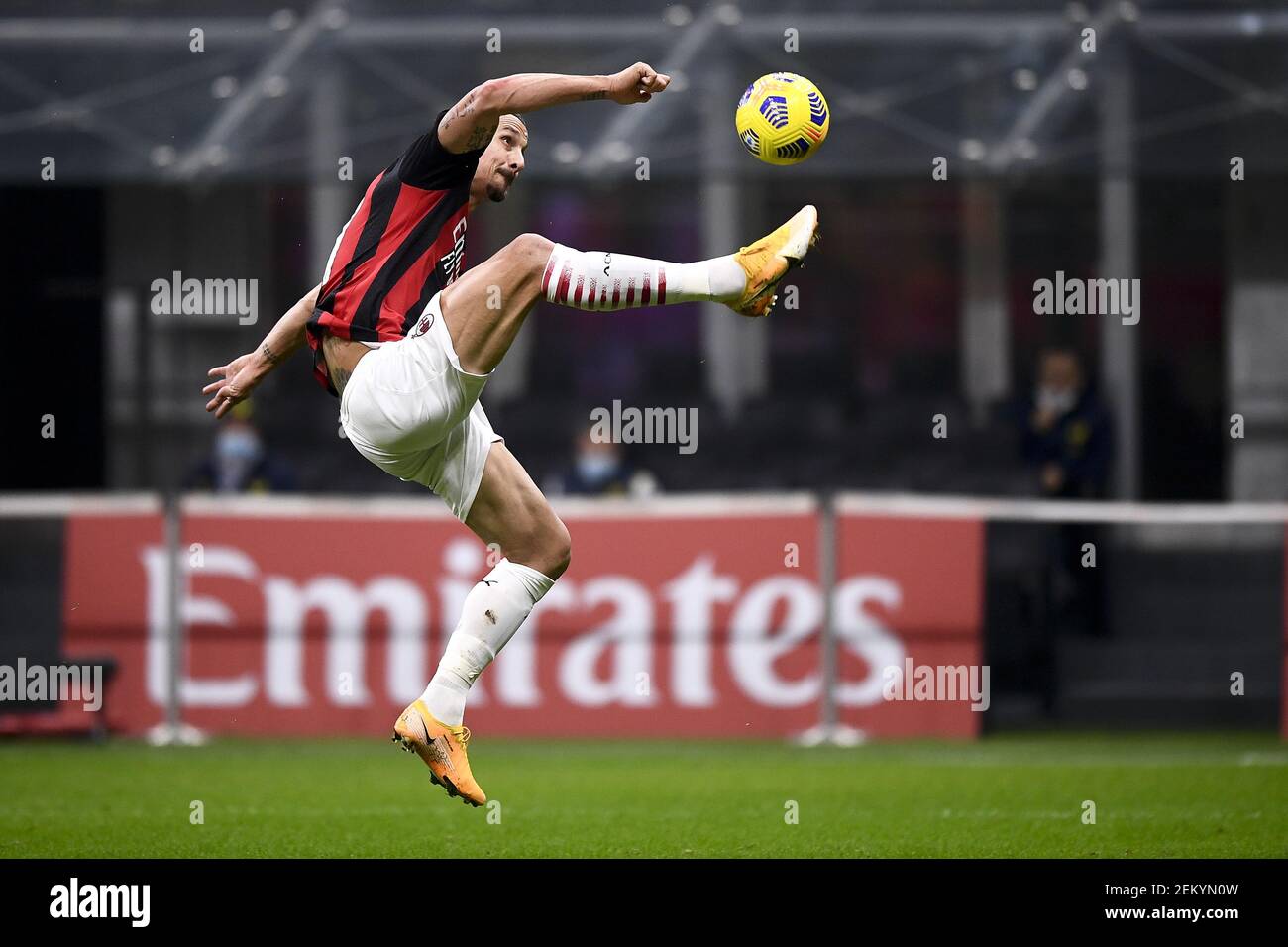 MILAN, ITALIE - 08 novembre 2020: Zlatan Ibrahimovic de l'AC Milan en action pendant la série UN match de football entre l'AC Milan et le Hellas Verona FC. (Photo de NicolÃ² Campo/Sipa USA) Banque D'Images