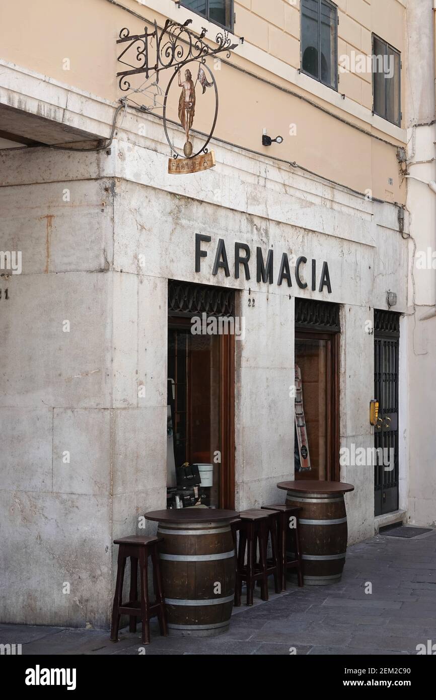 Pharmacie (farmacia) à Vérone, Italie Banque D'Images