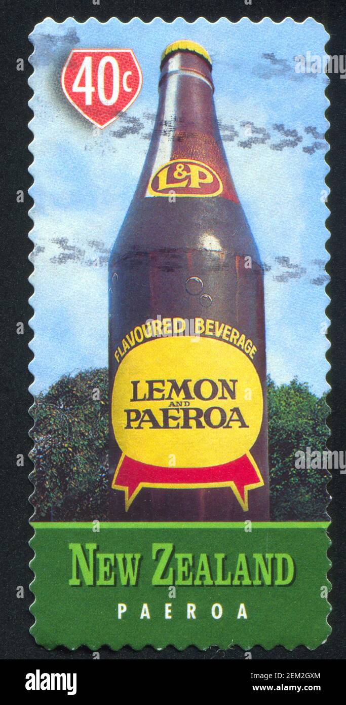 NOUVELLE-ZÉLANDE - VERS 1998: Timbre imprimé par la Nouvelle-Zélande, montre les célèbres icônes de ville, bouteille de citron et de paeroa, Paeroa, vers 1998 Banque D'Images