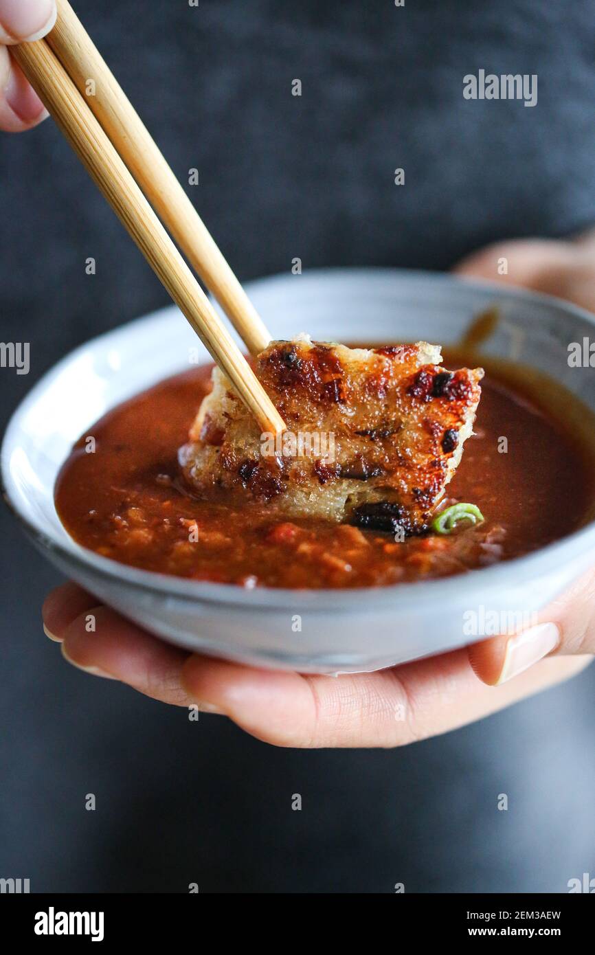 Gâteau au navet à l'aide d'un filet de gao ou d'un filet sauté Banque D'Images