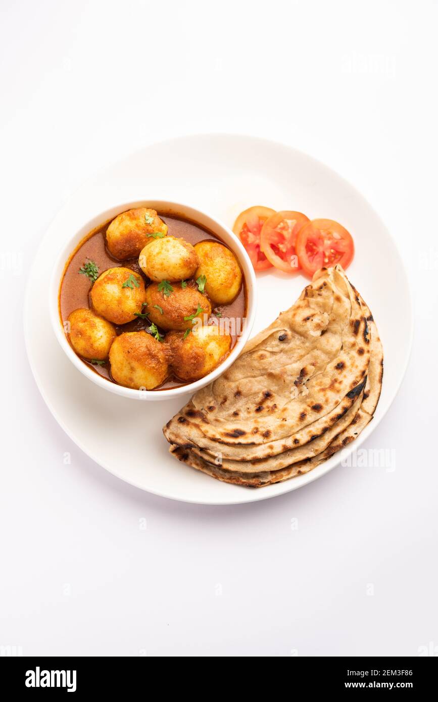 Délicieux Dum Aloo ou pommes de terre entières curry épicé est un Recette populaire de plat principal de l'Inde Banque D'Images