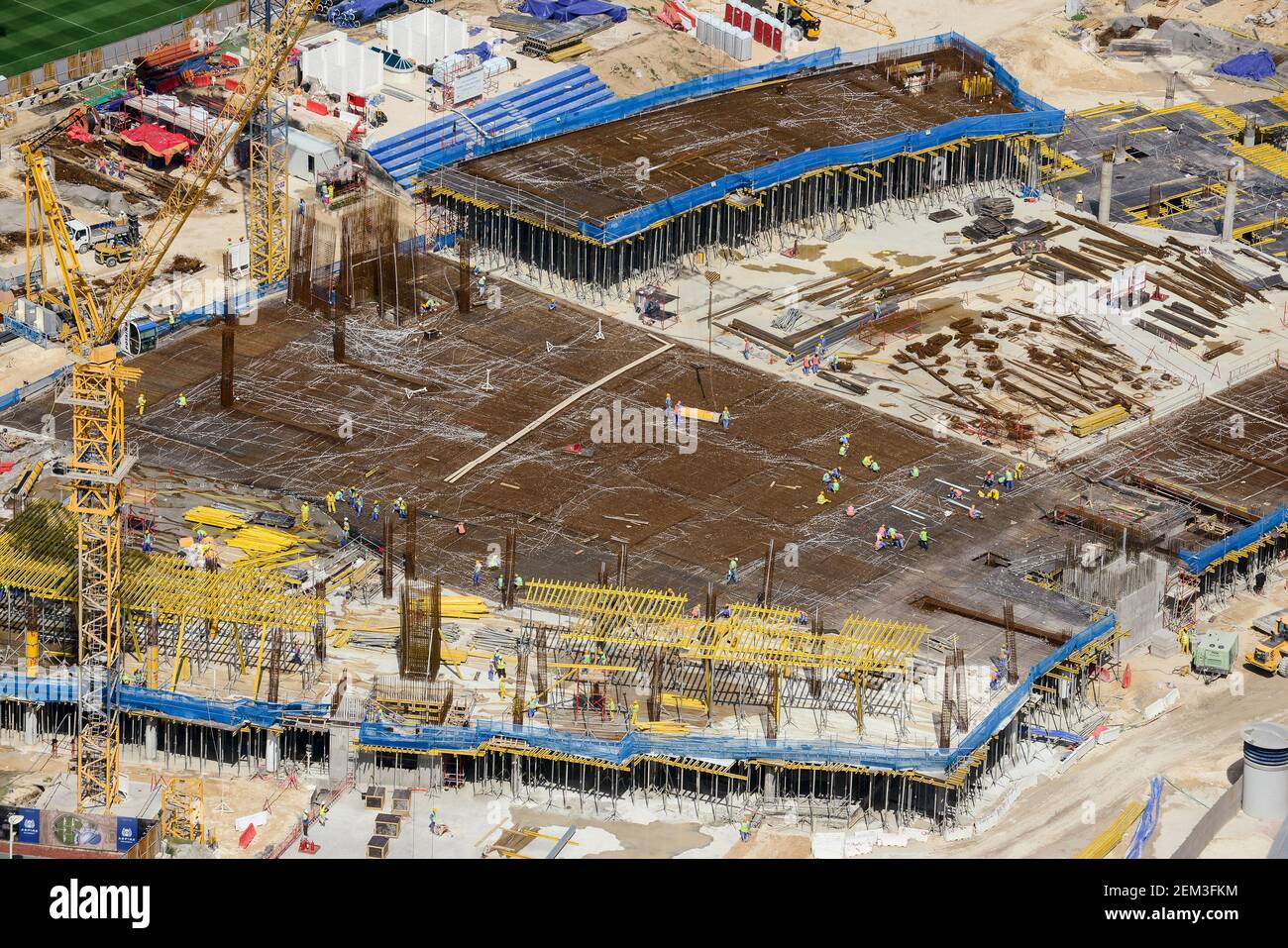 QATAR, Doha, chantier Sportpark Aspire Academy for Sports Excellence for FIFA World Cup 2022 / KATAR, Doha, Baustelle Sportpark Aspire Academy for Sports Excellence fuer die FIFA Fussbalweltmeisterschaft 2022, auf den Baustellen arbeiten Gastarbeiter aus Indien, Népal, Pakistan und weiteren Ländern Banque D'Images