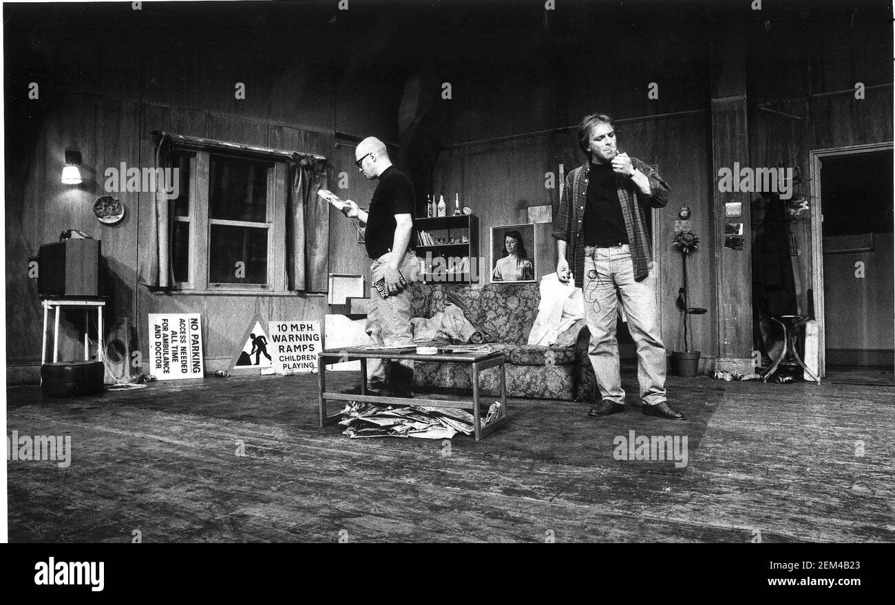 Rik Mayall avec Adrian Edmundson sur l'ensemble du bas de leur Programme TV dans Guildhall Portsmouth acteur Banque D'Images