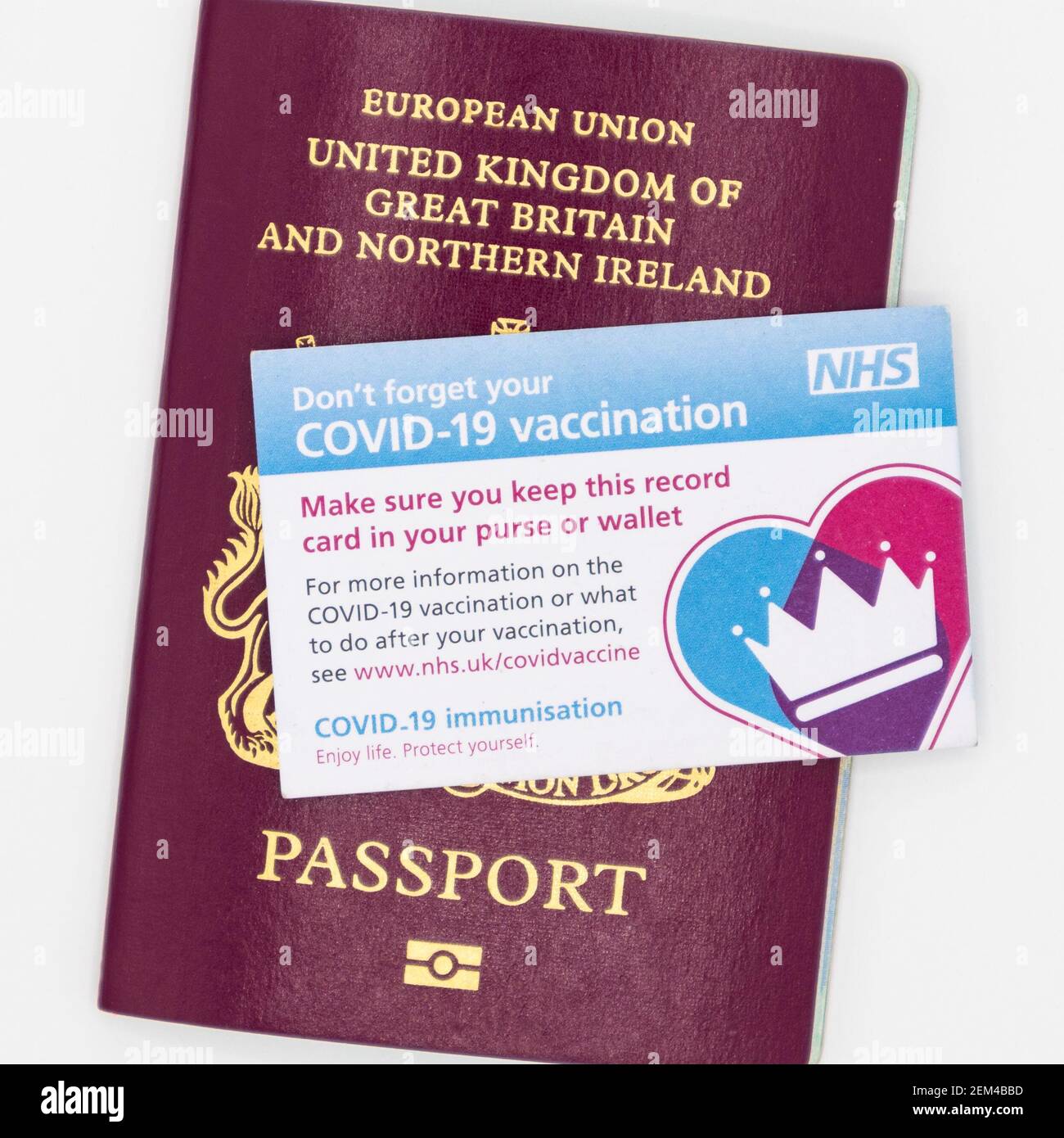 Carte de vaccination Covid et passeport britannique Banque D'Images