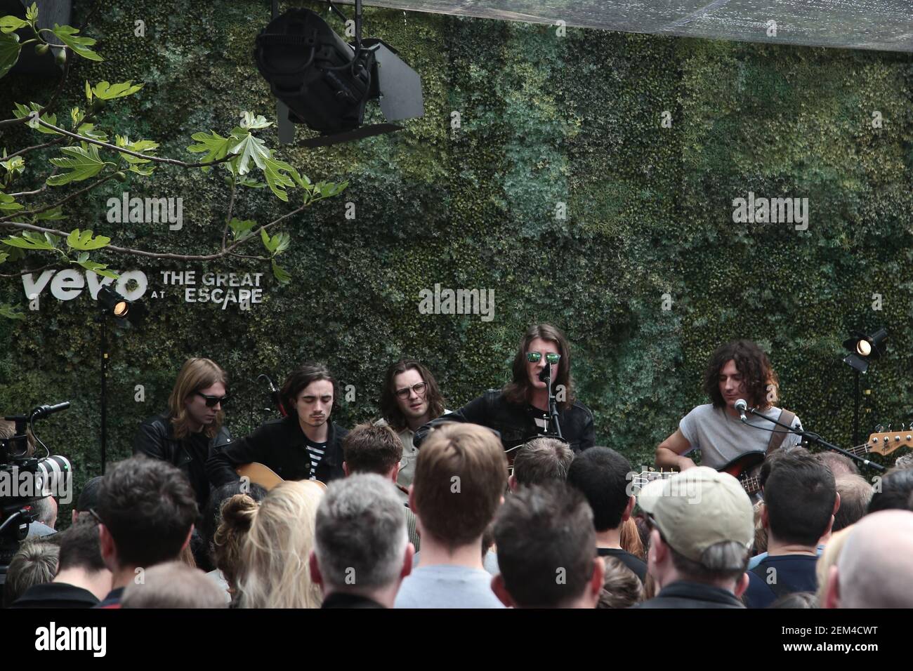 Blossoms se exécutant en direct sur scène au Wagner Hall pendant le festival Great Escape 2016 à Brighton, en Angleterre Banque D'Images