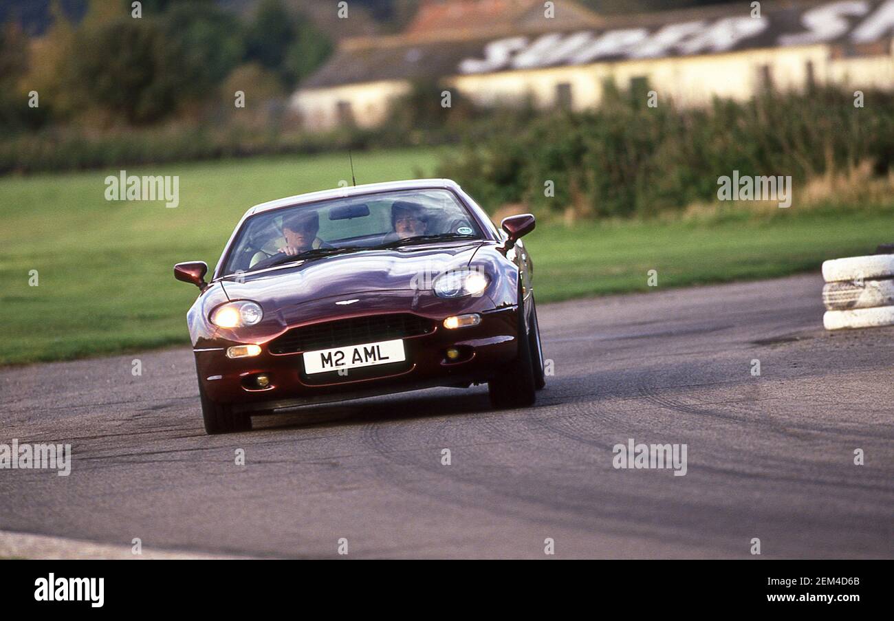 Conduite d'un Aston Martin DB7 1994 Banque D'Images