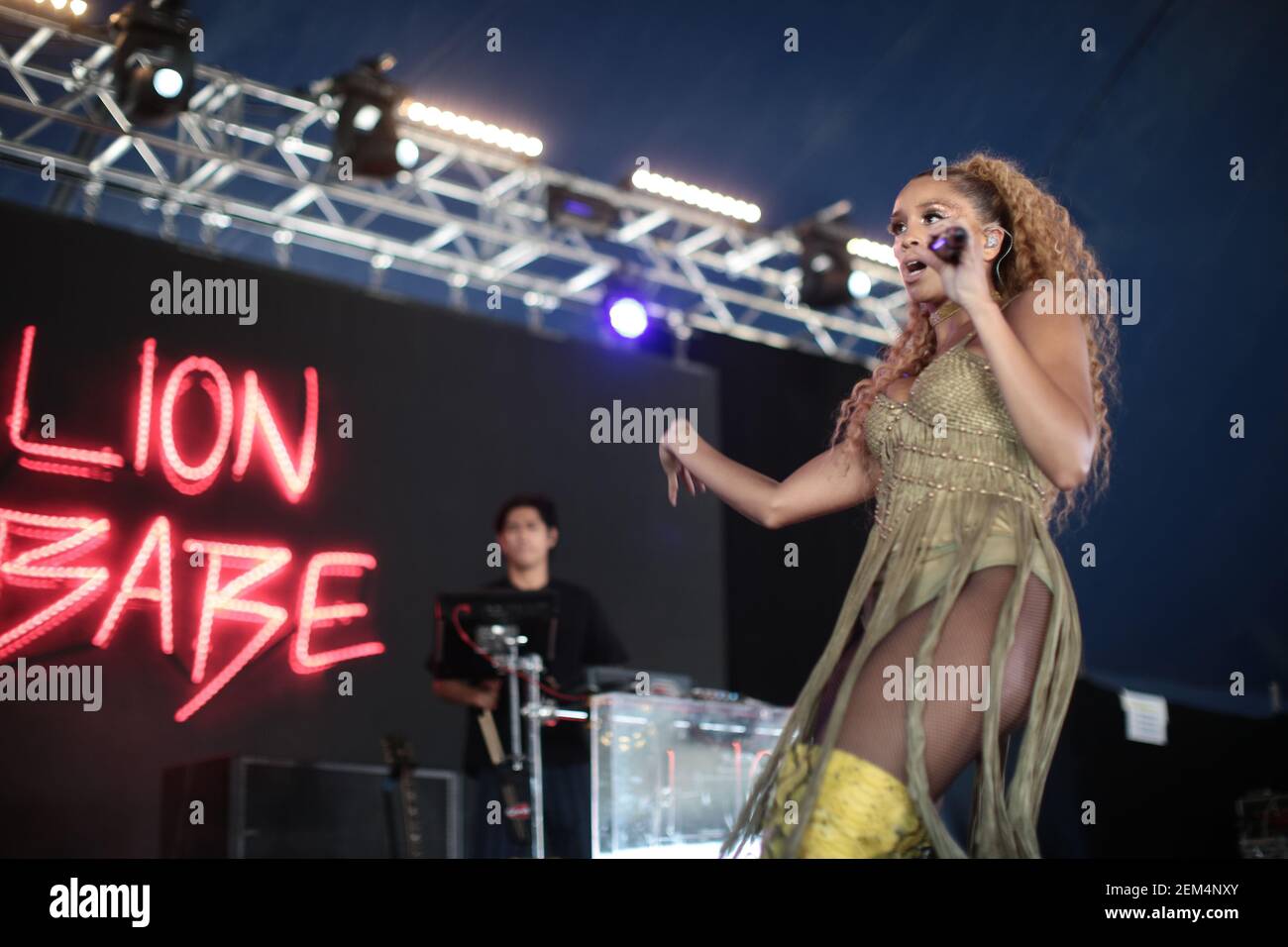 Lion Babe se présentant sur la scène de danse de la BBC radio 1 le premier jour du Festival de lecture de 2016. Date de la photo : vendredi 26 août 2016. Le crédit photo devrait r Banque D'Images