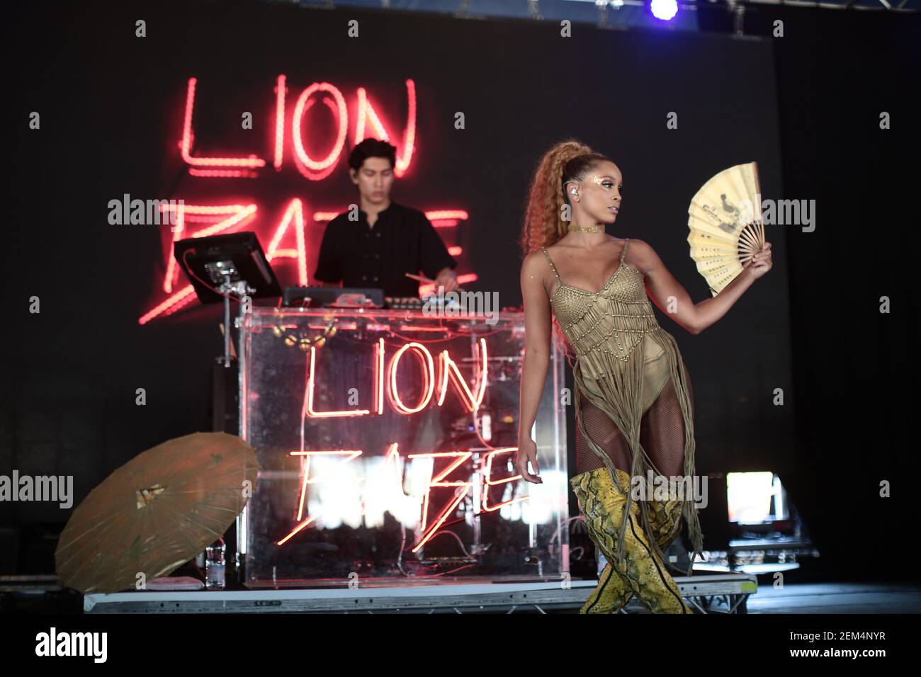 Lion Babe se présentant sur la scène de danse de la BBC radio 1 le premier jour du Festival de lecture de 2016. Date de la photo : vendredi 26 août 2016. Le crédit photo devrait r Banque D'Images